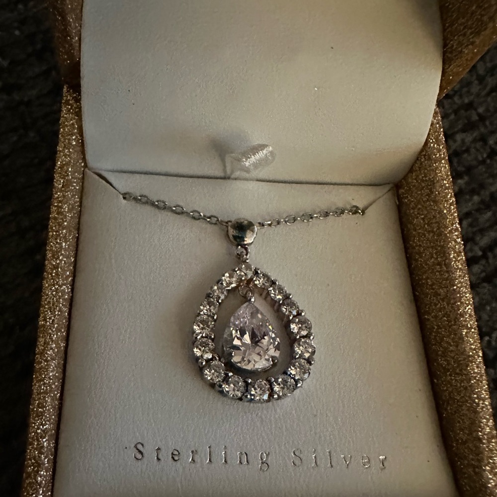 Gia Fionella sterling silver necklace with stones nwot